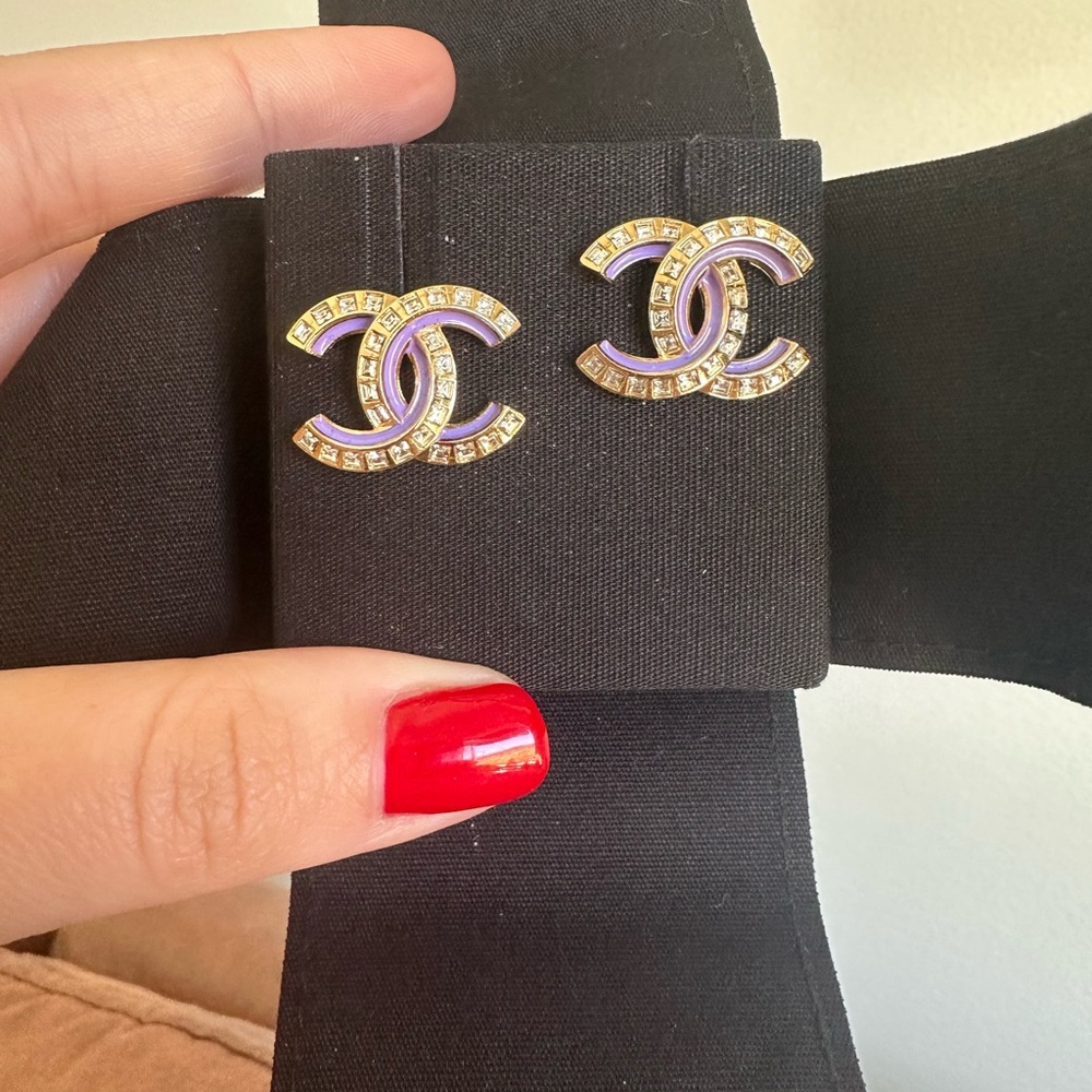 CHANEL GOLD AND CRYSTAL STUD EARRINGS BRAND NEW IN BOX WITH RECEIPT